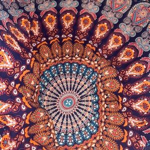 Tapestry: in great condition- 59. 1” x 59. 1”